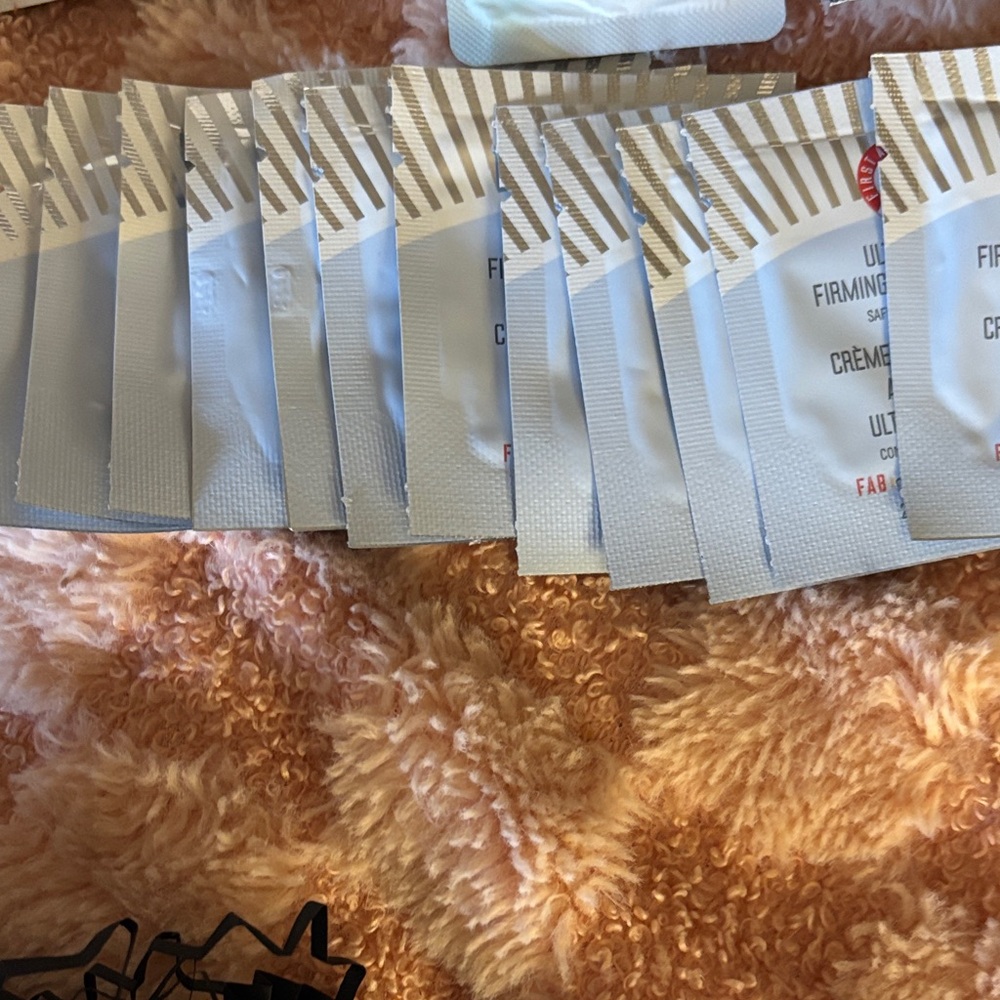 Sunday Riley C.E.O. Vitamin C Hydration Mask - Orange and White - Picture 7 of 7